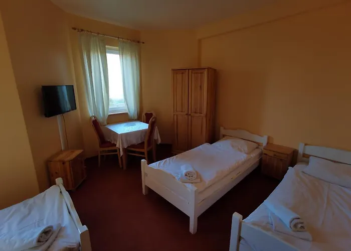 Dworek 4km Od Legnicy アパートホテル Legnickie Pole