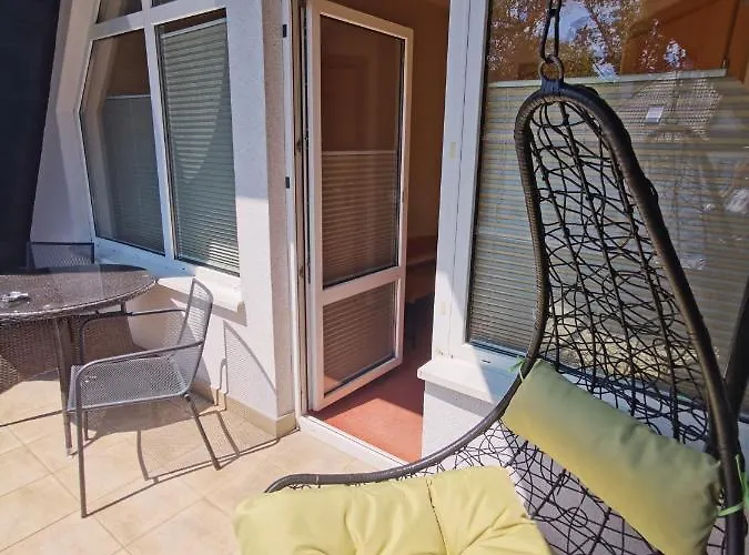 Dworek 4km Od Legnicy アパートホテル