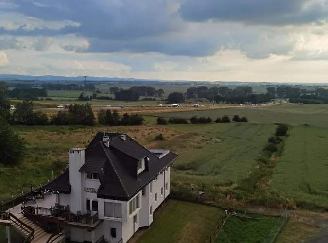 アパートホテル Dworek 4km Od Legnicy